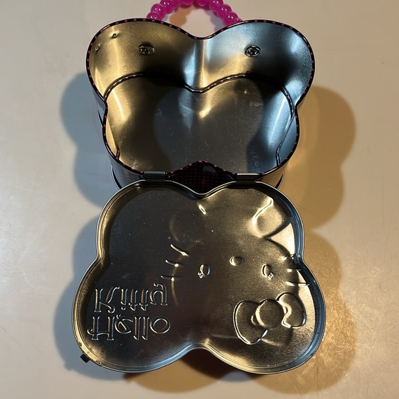 Hello Kitty Tin Box purse/container - Picture 3 of 5